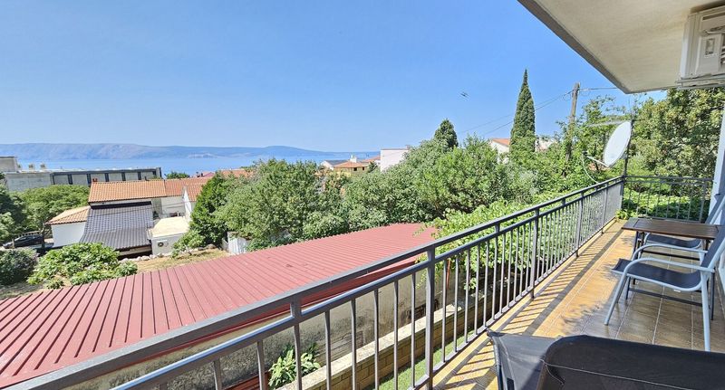 Apartman pro 4 os. se 2 ložnicemi s výhledem do zahrady na poschodí - Apartman Brlja Novi Vinodolski, foto 1