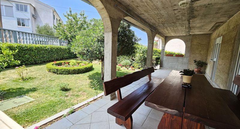 Apartman s terasou se zahradou pro 6 os. se 3 ložnicemi - Apartman Milan Novi Vinodolski, foto 1