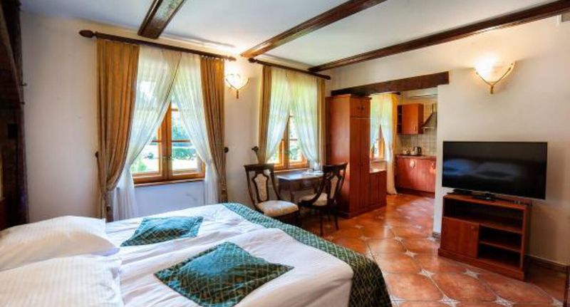 Standard Pokoj s manželskou postelí - Hotel Dworek Wapionka Górzno, foto 1