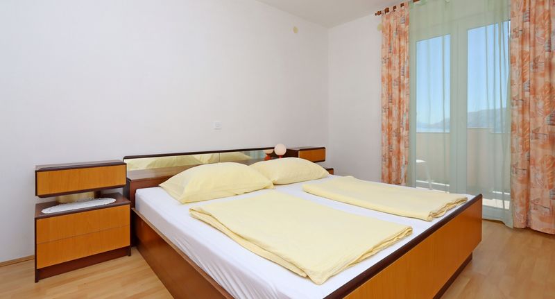 Apartman s klimatizací s balkónem pro 5 os. se 2 ložnicemi A-23747-b - Apartments With Parking Space Lopar, Rab - 23747 Lopar, foto 1