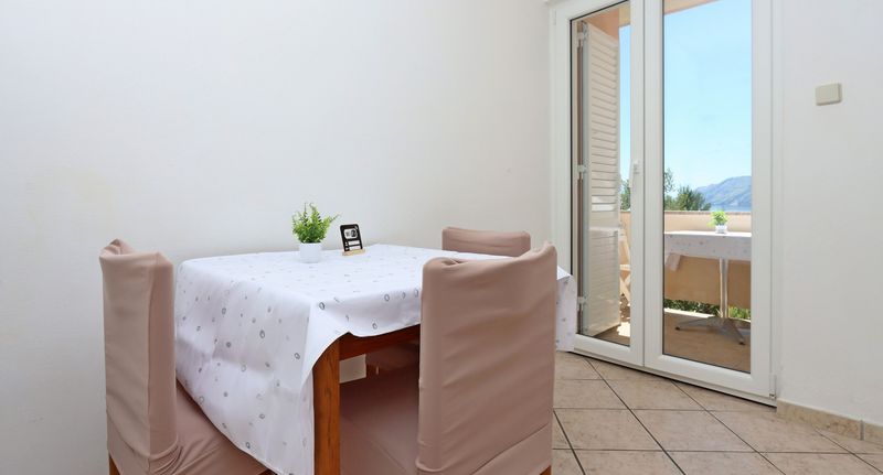 Apartman s klimatizací s balkónem pro 3 os. s 1 ložnicí A-23747-c - Apartments With Parking Space Lopar, Rab - 23747 Lopar, foto 1