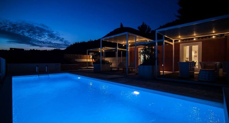 Apartman s klimatizací s terasou pro 6 os. se 3 ložnicemi K-23837 - Family Friendly House With A Swimming Pool Bol, Brač - 23837 Bol, foto 1