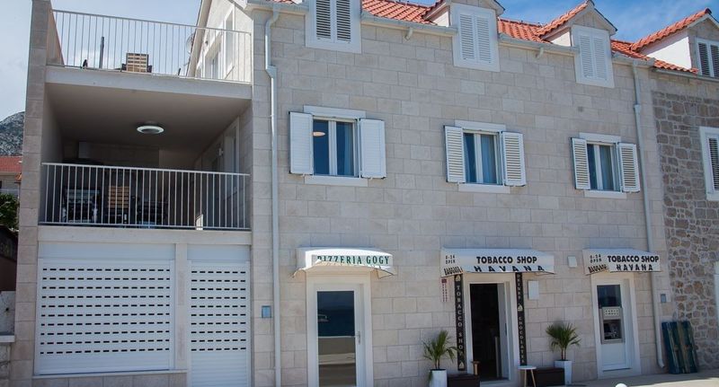 Apartman s klimatizací s terasou pro 6 os. se 3 ložnicemi A-23843-a - Apartments By The Sea Bol, Brač - 23843 Bol, foto 1