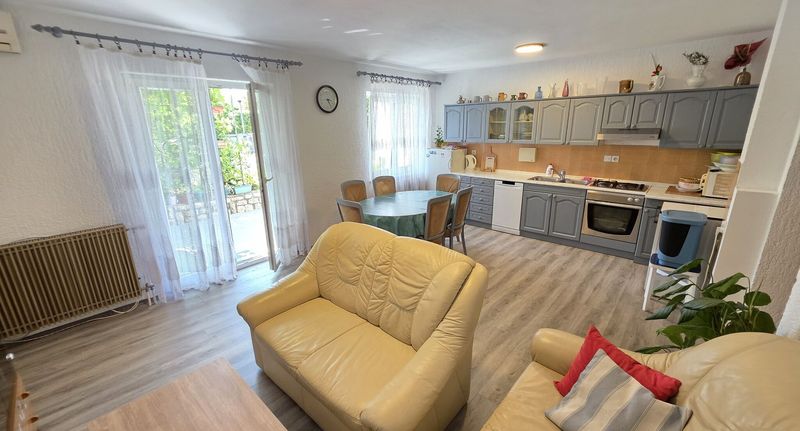 Apartman pro 8 os. se 3 ložnicemi - Apartman Slavica Novi Vinodolski, foto 1