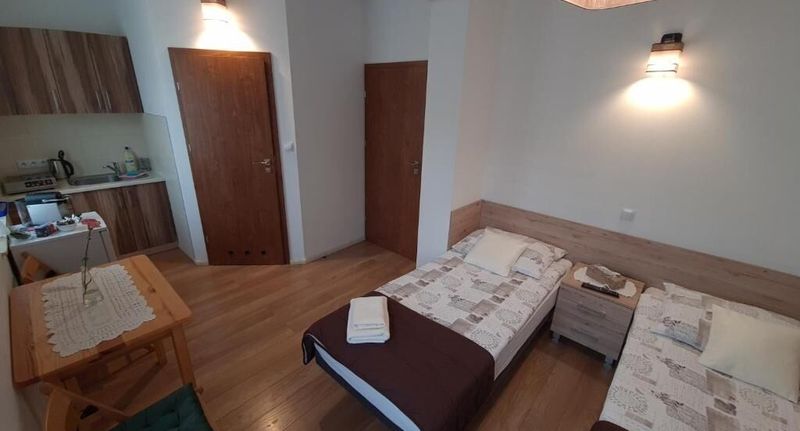 Pokoj s koupelnou s vlastní malou kuchyňkou pro 2 os. - Apartamenty Bełska Centrum Ustrzyki Dolne, foto 1