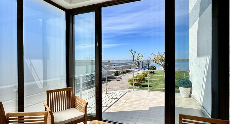 Apartman pro 4 os. se 2 ložnicemi s výhledem na jezero na přízemí (s možností přistýlky) - Apartamente Lamera Residence Mamaia, foto 1