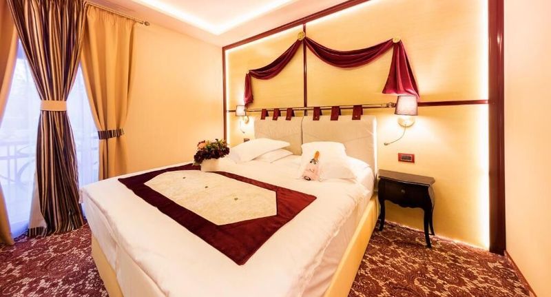 Queen Pokoj s manželskou postelí - Hotel Cardinal-Domeniile Martinutzi Vințu de Jos, foto 1