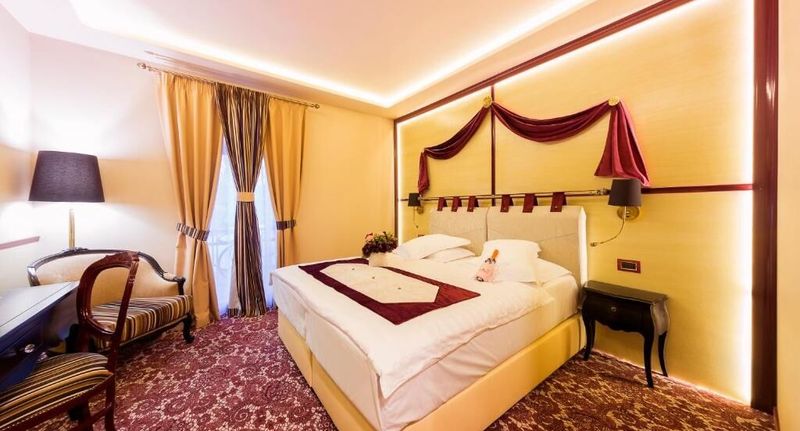 Queen Pokoj s balkónem s manželskou postelí - Hotel Cardinal-Domeniile Martinutzi Vințu de Jos, foto 1