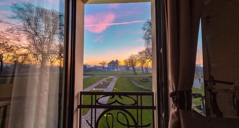 King Pokoj s balkónem s manželskou postelí - Hotel Cardinal-Domeniile Martinutzi Vințu de Jos, foto 1