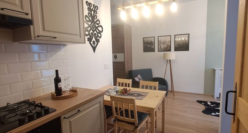 Turistický Apartman pro 5 os. se 2 ložnicemi na poschodí - Apartament Krynica-Zdrój Central, foto 1