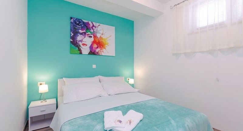 Rekreační dům (jako celek) se zahradou pro 8 os. s výhledem na moře (s možností přistýlky) - House Lavander Šmrika, foto 1