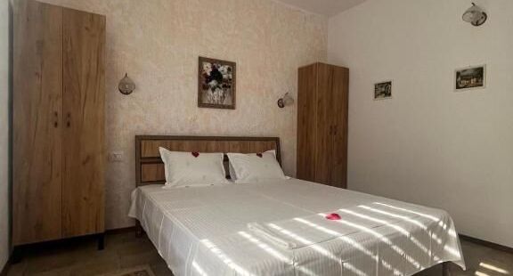 Pokoj s manželskou postelí s výhledem na řeku s výhledem na hory - Camere de Închiriat Donaris Eșelnița, foto 1
