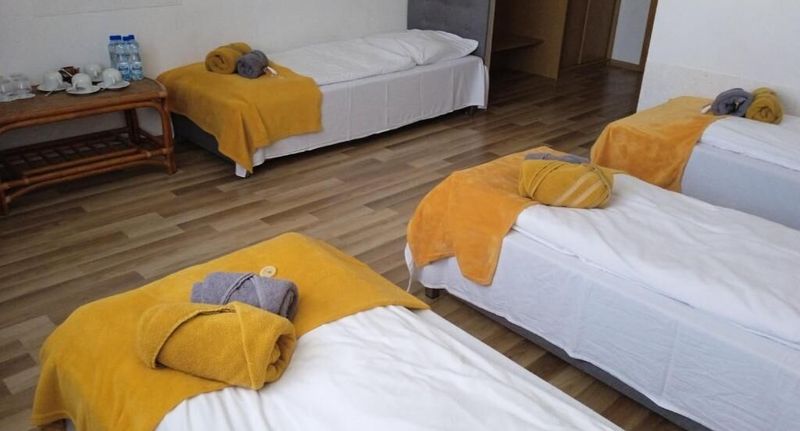 Pokoj pro 4 os. - Hotel Miodowy Dzierżoniów, foto 1