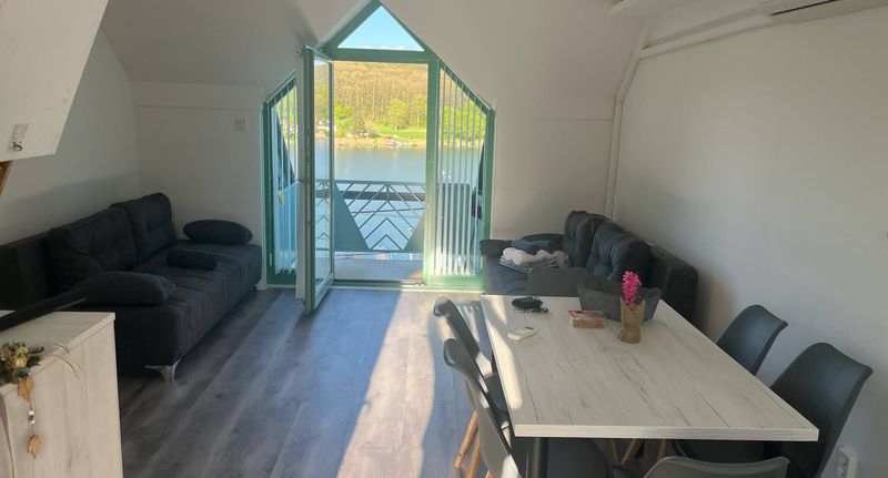 Apartman s balkónem pro 6 os. se 2 ložnicemi s výhledem na jezero (s možností přistýlky) - TünDér Apartman Orfű, foto 1