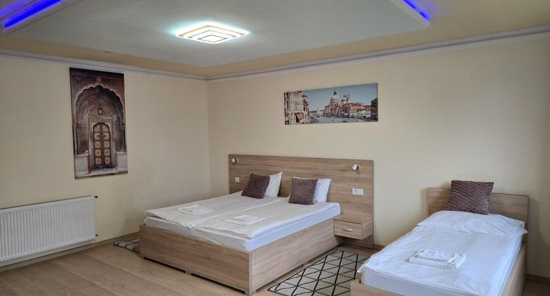 Standard Pokoj pro 3 os. na přízemí (s možností přistýlky) - Hotel Bíbic*** Tüskevár Étterem és Horgásztó Nyíregyháza, foto 1