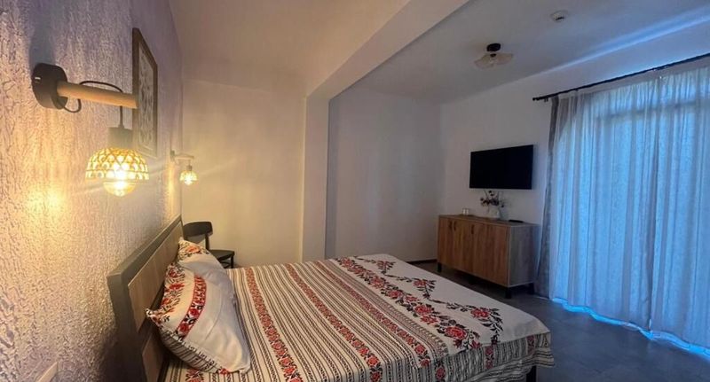 Apartman s balkónem s manželskou postelí s 1 ložnicí s výhledem na řeku - Camere de Închiriat Donaris Eșelnița, foto 1