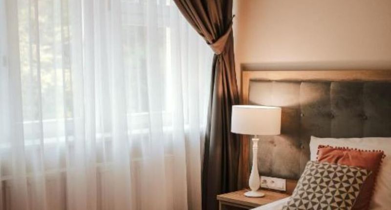 Pokoj s manželskou postelí - Hotel Dębowy Biowellness & SPA Góry Sowie Bielawa, foto 1