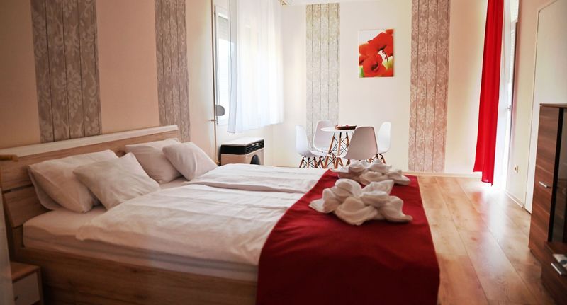 Apartman pro 4 os. se 2 ložnicemi s panoramou na poschodí (s možností přistýlky) - Pipacs Apartman Makó, foto 1