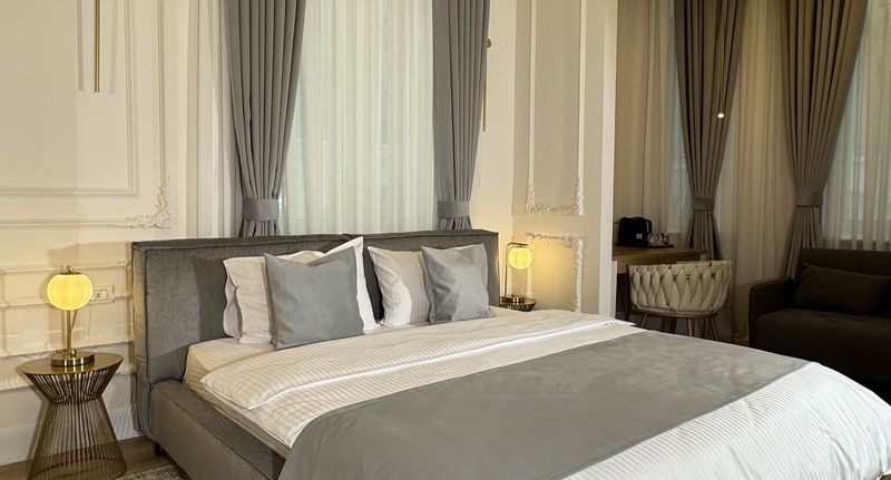 Deluxe Pokoj s manželskou postelí na přízemí - House4You - Praporgescu Bucuresti, foto 1