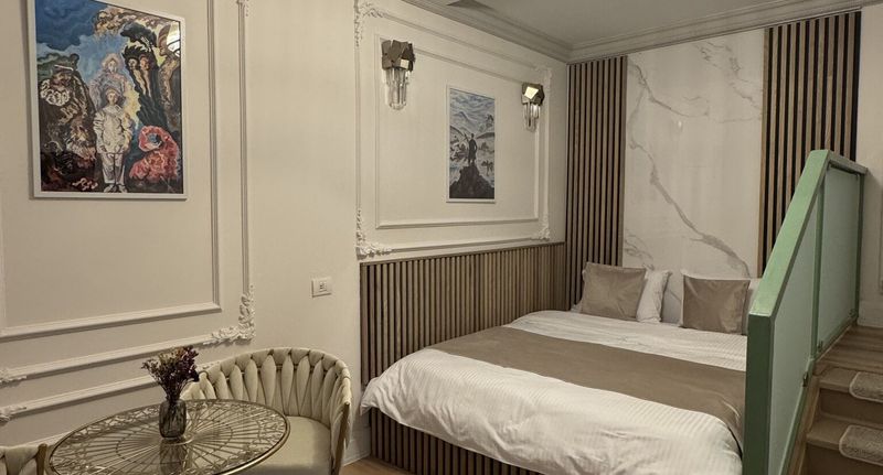 Deluxe Pokoj s manželskou postelí na poschodí - House4You - Praporgescu Bucuresti, foto 1