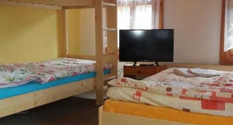 Pokoj se sprchou pro 4 os. - Penzion Martinské údolí Kořenov, foto 1