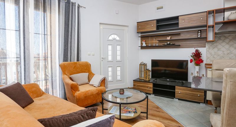Apartman s klimatizací s terasou pro 5 os. se 2 ložnicemi A-13973-d - Apartments With Parking Space Vodice - 13973, foto 1