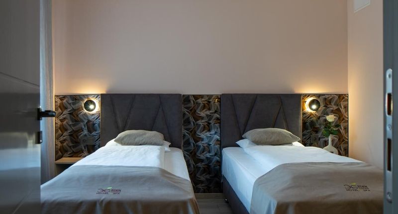 Bungalow (jako celek) s manželskou postelí - Hotel Eden Câmpulung Moldovenesc, foto 1