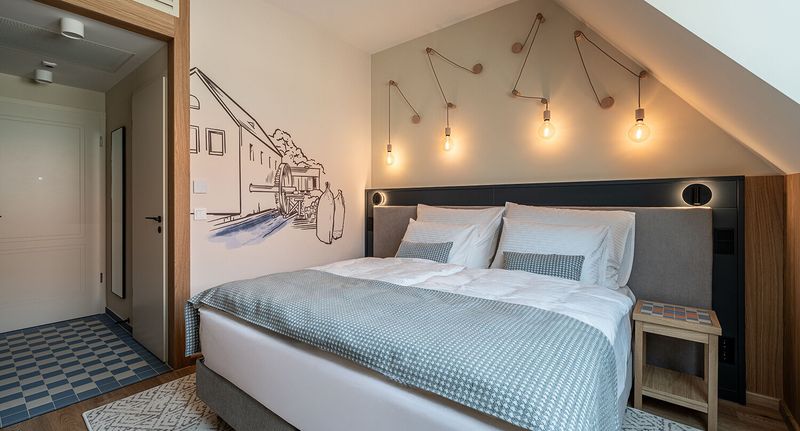 Standard Pokoj s manželskou postelí v podkroví - Malom és Kacsa Boutique Hotel Tata, foto 1
