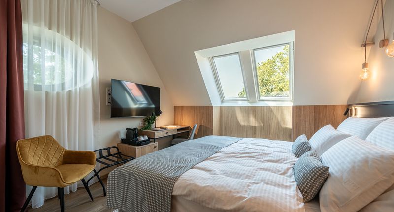 Standard Pokoj s manželskou postelí s panoramou - Malom és Kacsa Boutique Hotel Tata, foto 1
