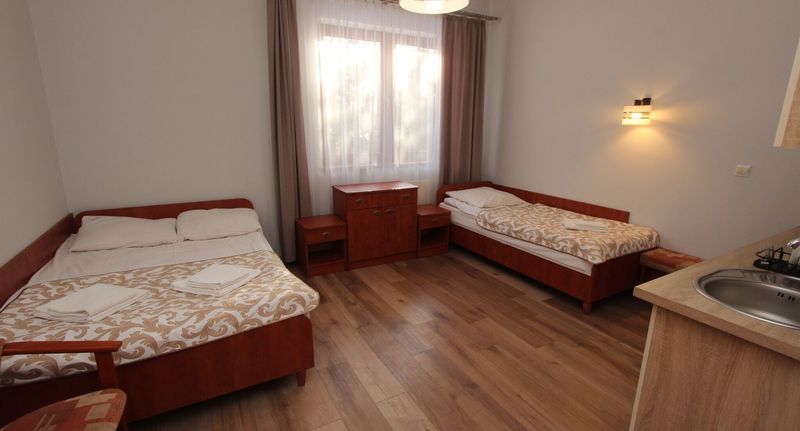 Pokoj s vlastní kuchyňkou s manželskou postelí přízemní (s možností přistýlky) - OW LUNA Baltica Rewal, foto 1