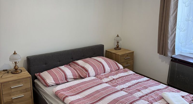 Lux Apartman s klimatizací pro 4 os. s 1 ložnicí (s možností přistýlky) - Turul Apartmanok Enying- Balatonbozsok, foto 1