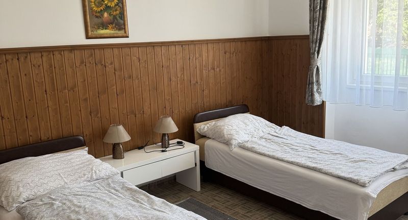 Apartman (jako celek) s klimatizací pro 3 os. na přízemí (s možností přistýlky) - Turul Apartmanok Enying- Balatonbozsok, foto 7