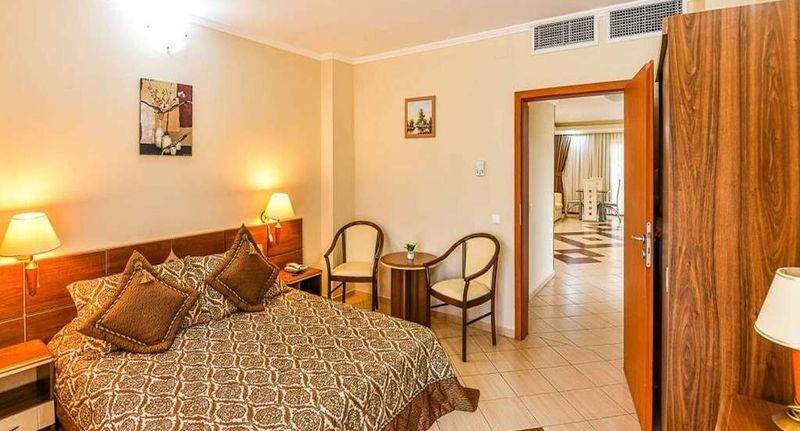 Twin Pokoj s balkónem s manželskou postelí - Hotel Holiday Olimp, foto 1