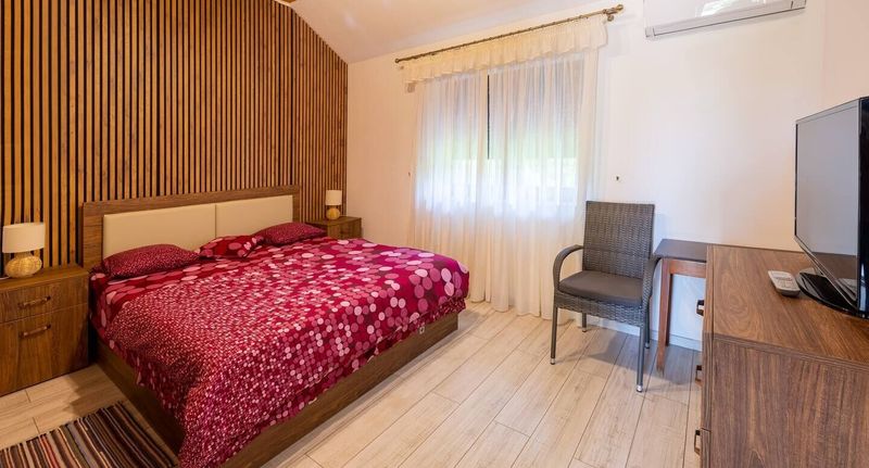 Pokoj s manželskou postelí - Lovely Bedroom in Guesthouse CL2 Micești, foto 1