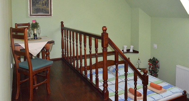 Pokoj s manželskou postelí v podkroví - Ubytování v Šestajovickém pivovaru, foto 1