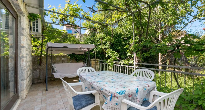 Apartman s klimatizací s terasou pro 4 os. s 1 ložnicí A-22123-c - Apartments With Parking Space Supetar, Brač - 22123 Supetar, foto 1