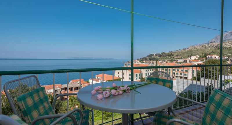 Apartman s klimatizací s terasou pro 9 os. se 3 ložnicemi A-23678-a - Apartments By The Sea Podgora, Makarska - 23678 Podgora, foto 1
