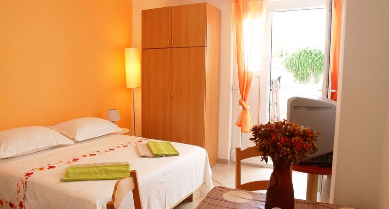 Apartman s terasou pro 3 os. s 1 ložnicí AS-23678-a - Apartments By The Sea Podgora, Makarska - 23678 Podgora, foto 1
