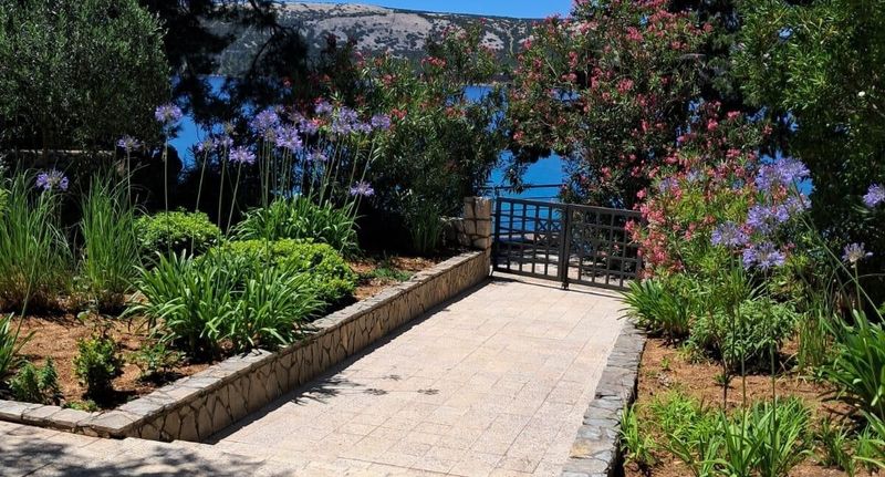 Apartman s klimatizací s balkónem pro 4 os. se 2 ložnicemi A-24010-b - Apartments By The Sea Stara Novalja, Pag - 24010 Stara Novalja, foto 1