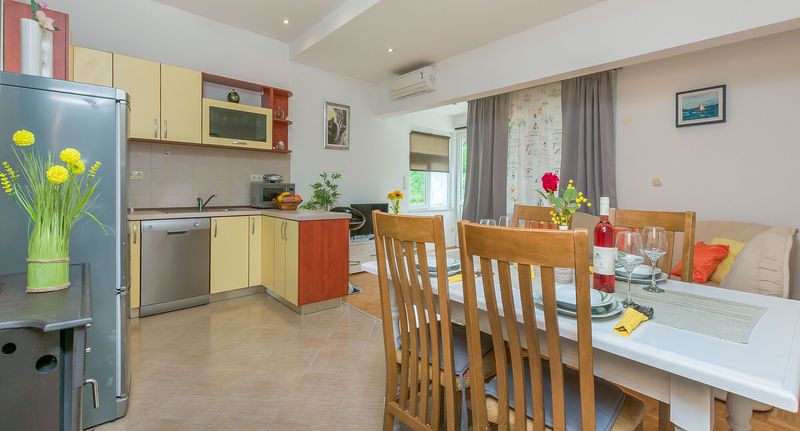 Apartman pro 5 os. se 3 ložnicemi - Apartment Green view Slime, foto 1