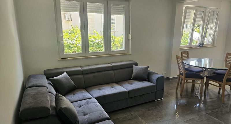 Apartman s klimatizací s terasou pro 5 os. se 2 ložnicemi A-14422-d - Apartments With Parking Space Omiš - 14422, foto 1