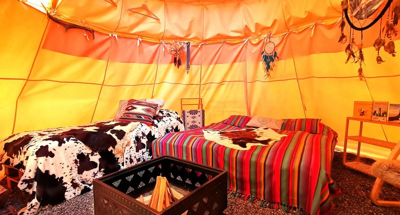 King Pokoj pro 3 os. s výhledem do zahrady (s možností přistýlky) - Teepee Camp Lounky, foto 1