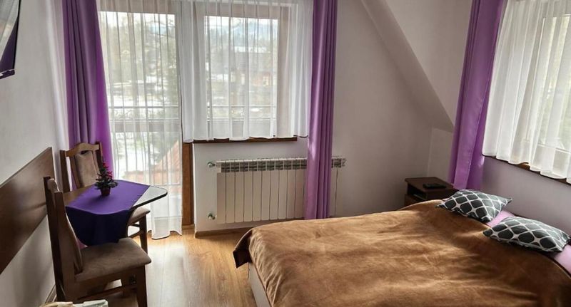 Pokoj s manželskou postelí s výhledem do zahrady v podkroví - Gospodarstwo agroturystyczne Bustrycki Poronin, foto 1