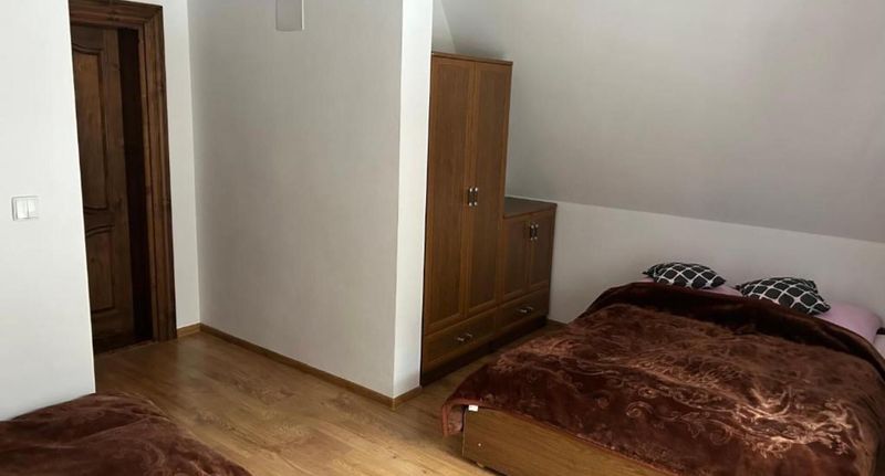 Pokoj pro 3 os. s výhledem na les v podkroví - Gospodarstwo agroturystyczne Bustrycki Poronin, foto 1