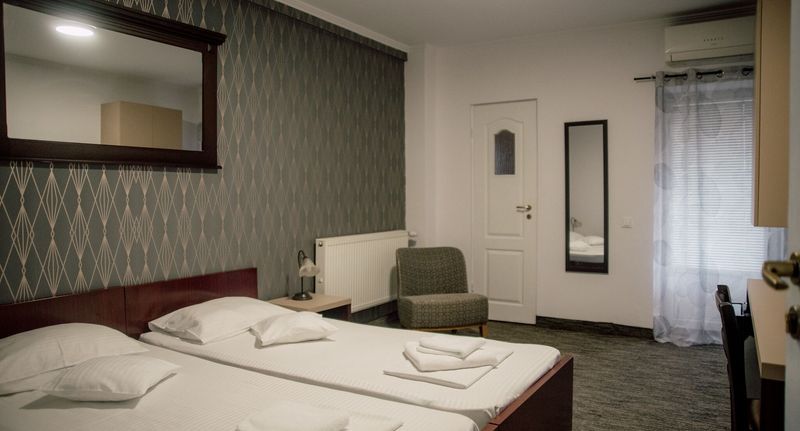 Pokoj pro 3 os. na poschodí na přízemí - Hotel Carnival City Oradea, foto 1