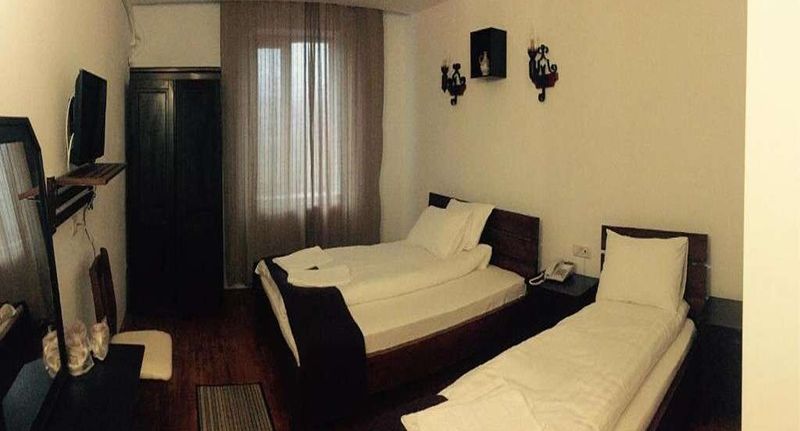 Pokoj pro 3 os. - Hotel Casa Vlahilor Râmnicu Vâlcea, foto 1