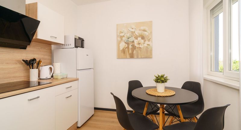 Apartman s balkónem s manželskou postelí s 1 ložnicí s výhledem na moře - Apartments Blue Heaven Dramalj, foto 1