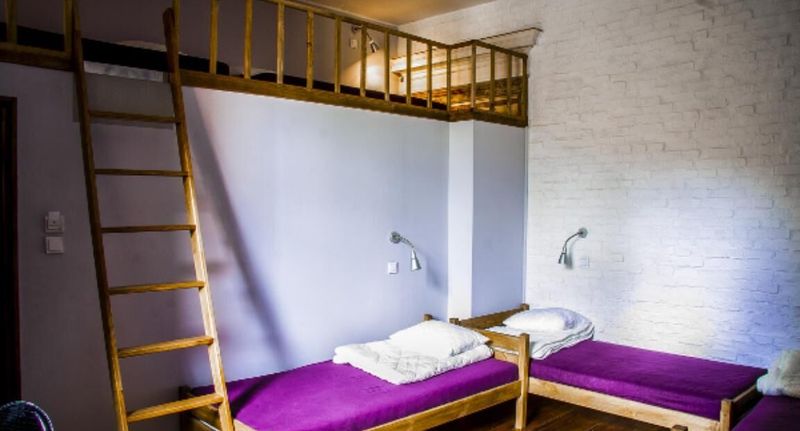 Pokoj s galérií pro 5 os. na poschodí (s možností přistýlky) - Angel Hostel Toruń, foto 1