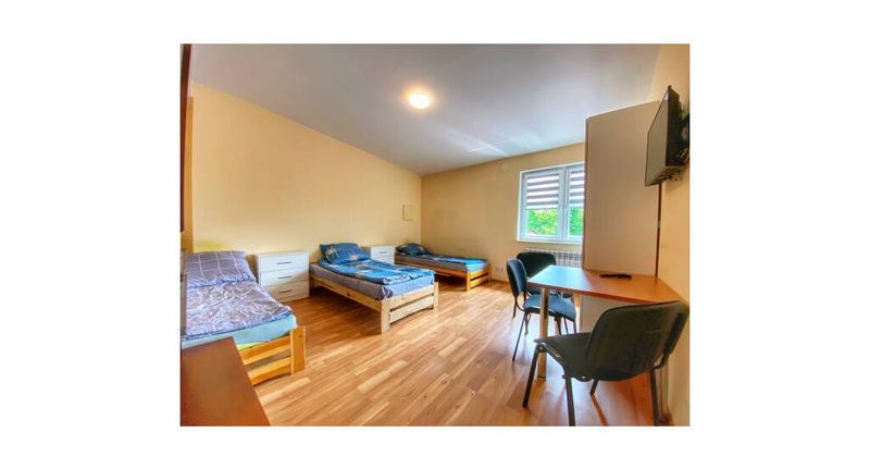 Pokoj se společnou kuchyňkou se společnou koupelnou pro 3 os. - Pokoje u Eli Łojki, foto 1