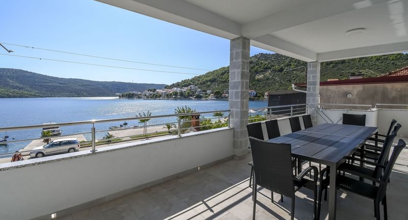Apartman pro 8 os. se 4 ložnicemi - Apartments Vojko Poljica, foto 1